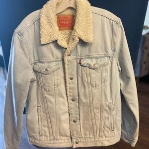 Levi sherpa lined light wash denim jacket